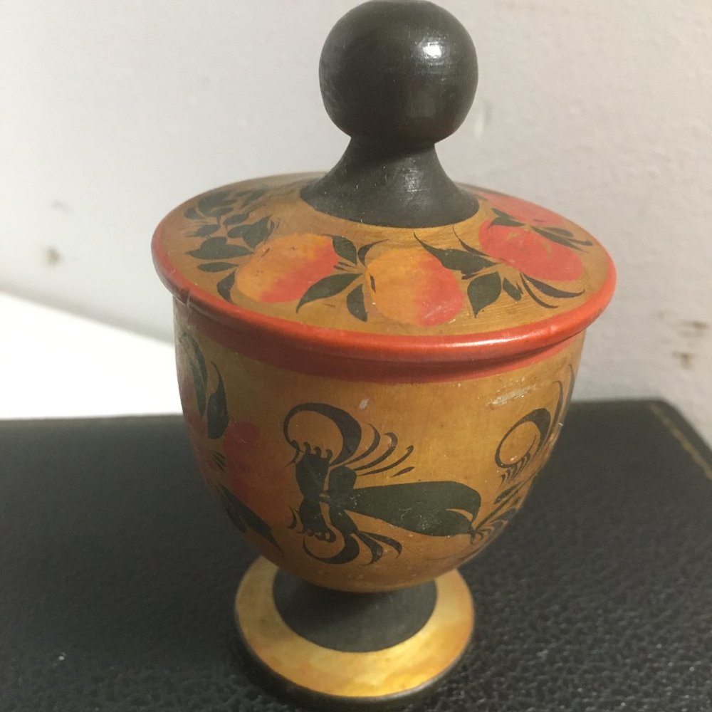 VERY OLD RUSSIAN CUP WITH LID KHOHKLAMA TRADIONAL HAND PAINTED WOOD